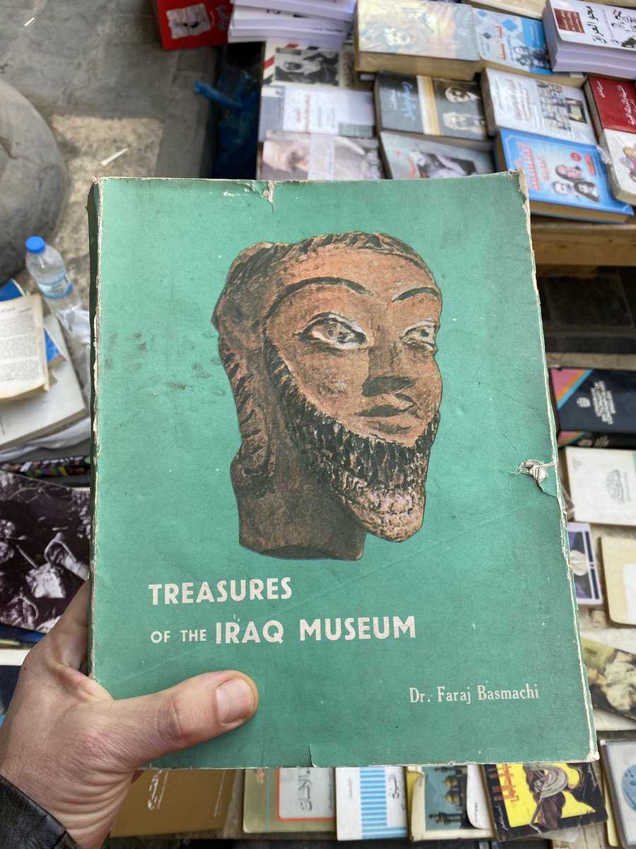 centochilometri's tweet photo. C’è un proverbio arabo che dice: Egyptians write, Lebanese publish, Iraqis read.
È palese ad Al-Mutanabbi street: la via dei librai di #Baghdad, un susseguirsi di negozi banchi e botteghe dove si trovano delle vere chicche, e di venerdì c’è una bella folla. #iraq https://t.co/oKVAS7BpSG
