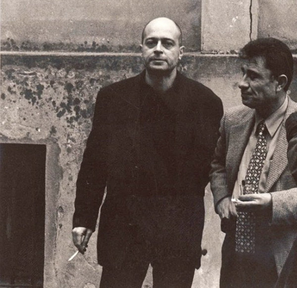 Bu memlekette en ucuz şey adam satın almaktır.