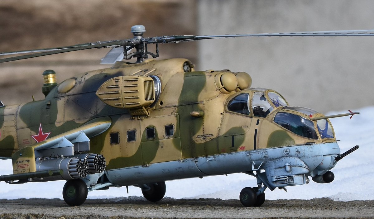 トランペッター 1/35 MI-24V ハインドE 