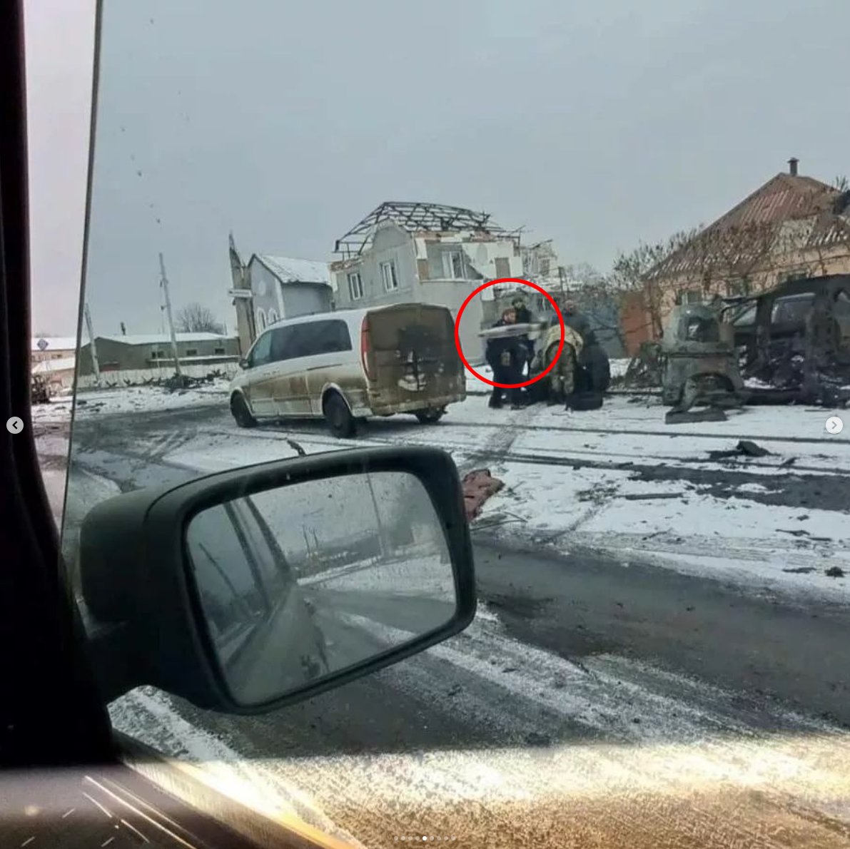 JayinKyiv's tweet photo. Russians ambushed and directly targeted a Global Outreach Doctors group that were evacuating civilians with an ATGM missle, killing an American and wounding other volunteers.

Path of missle was caught on camera.

More evidence for the tribunals. https://t.co/8YIezh9JS7