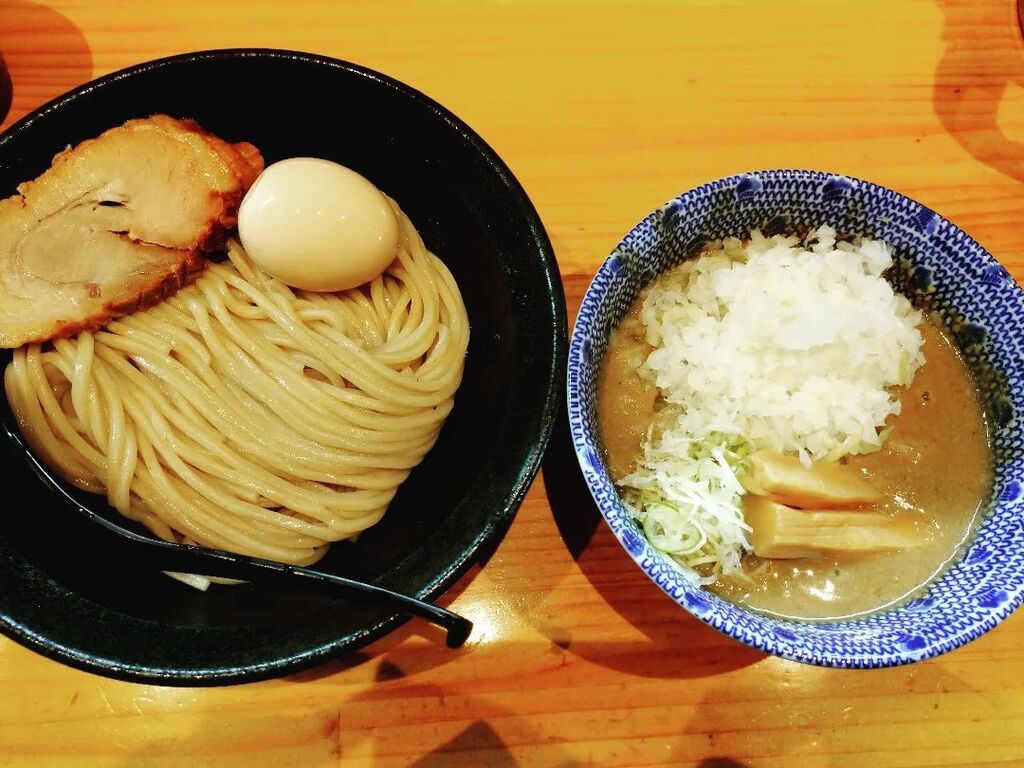 ramen36524's tweet photo. 自家製麺 TANGO つけ麺+玉ねぎトッピングなど つけ汁は超濃厚系だが、味わいは���っさり。玉ねぎが良いアクセント #西浦和 #ラーメン #ramen #ラーメン https://t.co/v9EdjhX6u4 https://t.co/ivC2qJeY0l