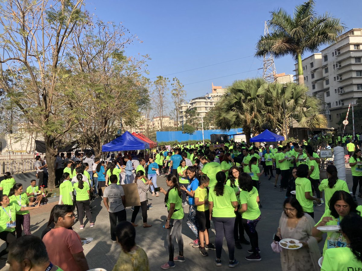 sreejithmoolayl's tweet image. A team who has cooked max for 10 people took up the challenge to make hot breakfast for 1500. 
That’s how my Sunday is going . How about you ? #unityrun #pune #marathon