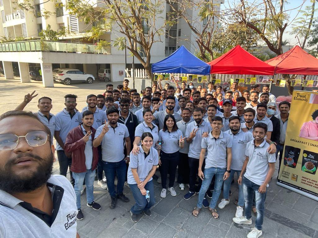 sreejithmoolayl's tweet image. A team who has cooked max for 10 people took up the challenge to make hot breakfast for 1500. 
That’s how my Sunday is going . How about you ? #unityrun #pune #marathon