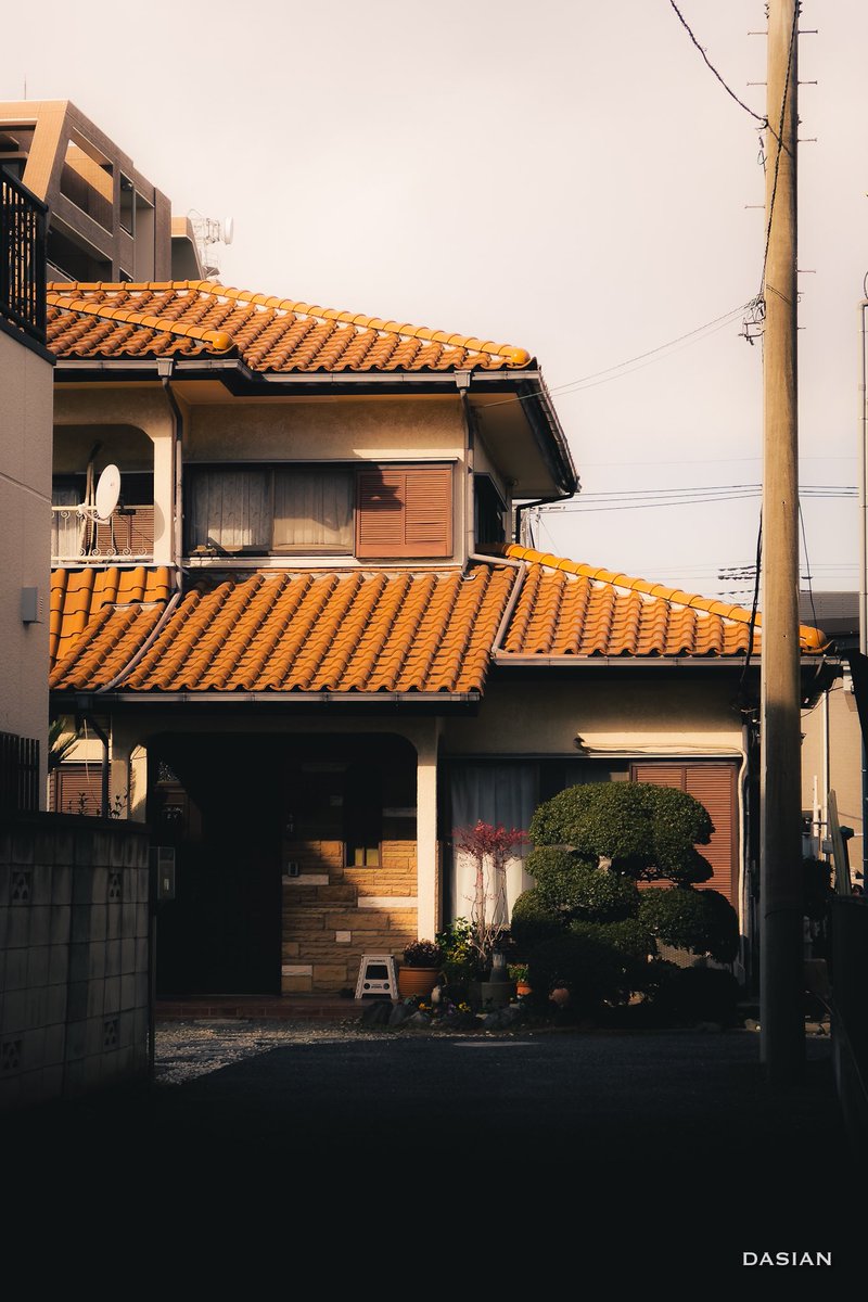 dasianjp's tweet photo. Los atardeceres en Japón hacen que me pare en cada casa, esquina, templo…
#dasian #japon #streetphotography https://t.co/N0P1DS8k28