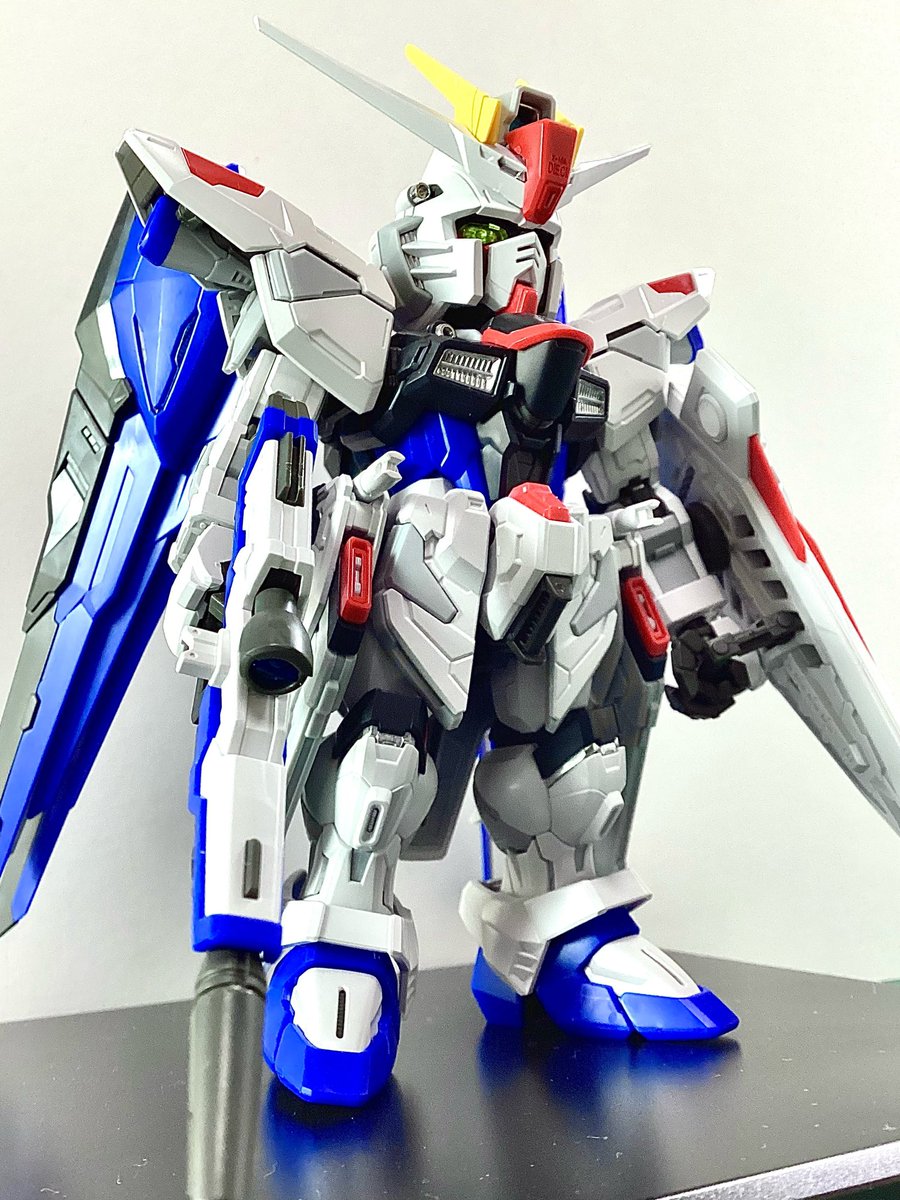 「瑞鶴落書きと並行してたMGSDフリーダムガンダム、無事組み上がるです。#ガンプラ」|真オーゼ（(@_@))のイラスト