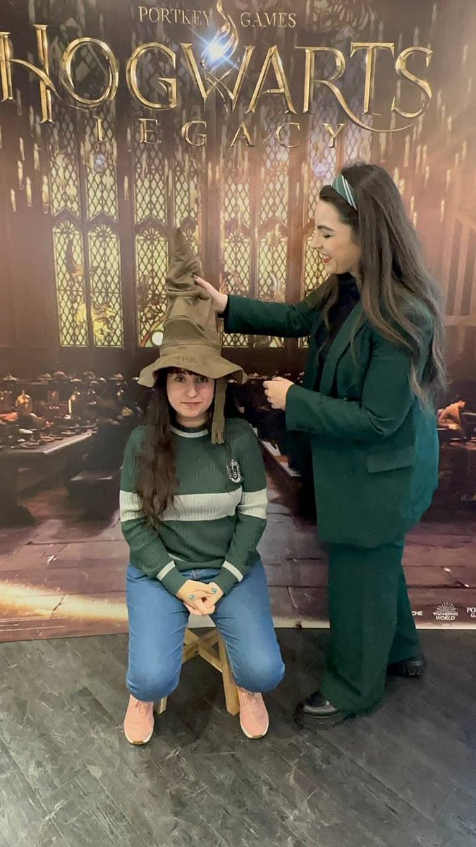 Debo ser admitida en Hogwarts porque la vida muggle me estresa 😢 <a href="/WBGamesSpain/">Warner Bros. Games Spain</a> <a href="/Fnac_ESP/">Fnac España</a> #HogwartsLegacyFnac