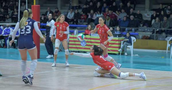 esdiarimenorca's tweet photo. DEPORTES | VOLEIBOL. Una victoria incontestable del Avarca de Menorca (3-0) https://t.co/ZUgq11C6Ke https://t.co/Zb4Msox4vv