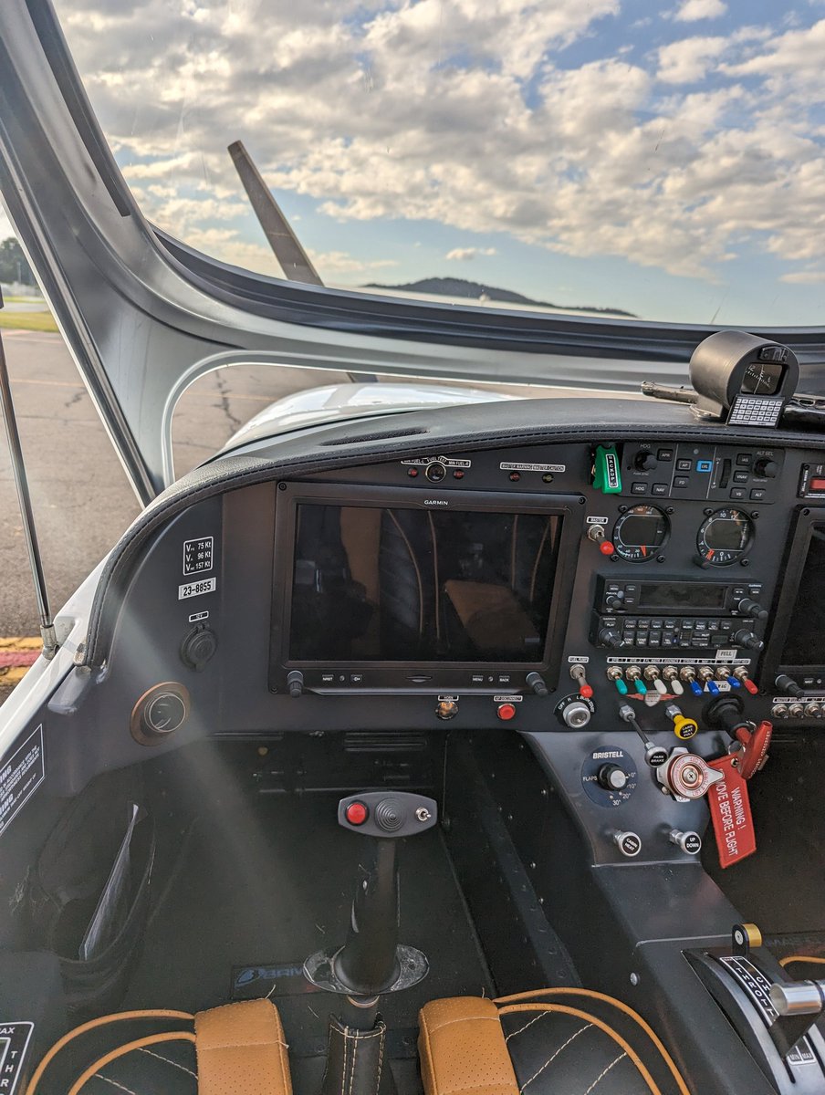 Tup0lev's tweet photo. Human wisdom gave us iron wings, a roaring engine is our thumping heart 🛫 https://t.co/DOISooEMF4