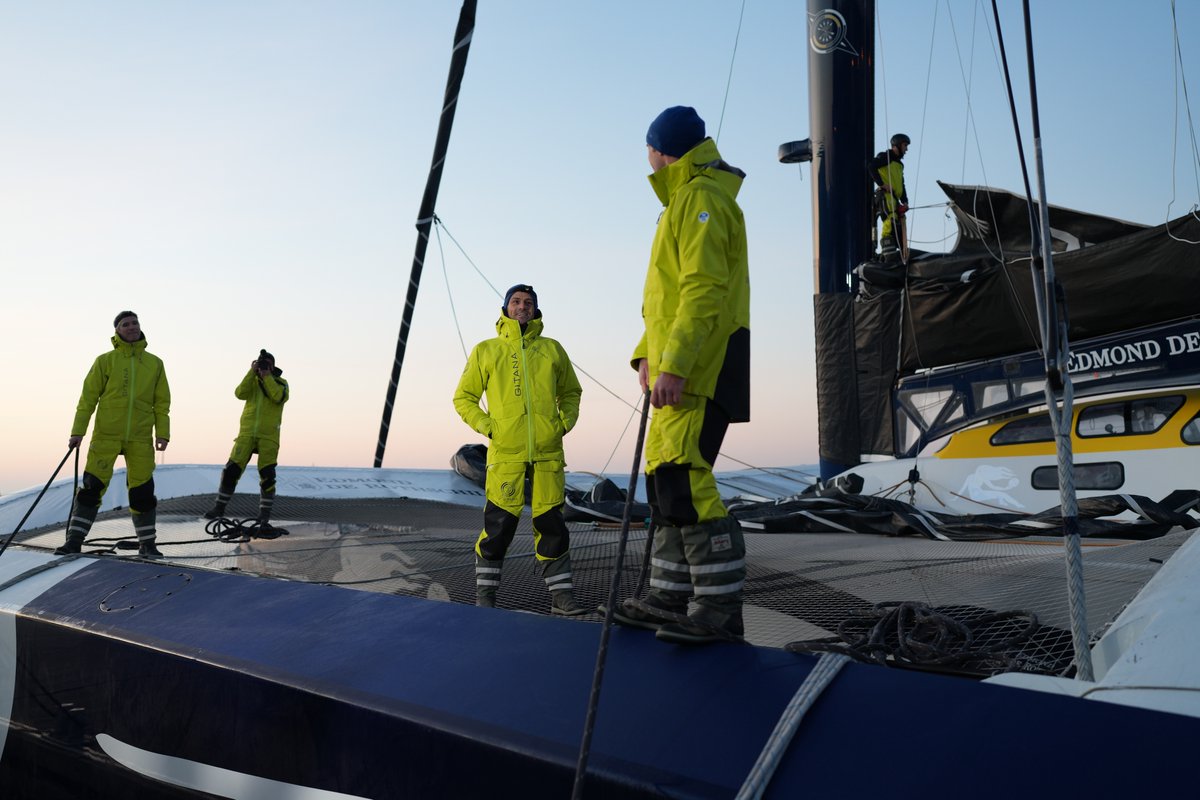 GitanaTeam's tweet image. 🔛 #TrophéeJulesVerne : le Maxi Edmond de Rothschild met le cap vers la ligne de départ !
En stand-by depuis fin décembre, les hommes du #GitanaTeam ont décidé de tenter leur chance même si la fenêtre météo s’avère atypique.

📲 bit.ly/3YFpW5O

📸 polaRYSE / Gitana S.A
