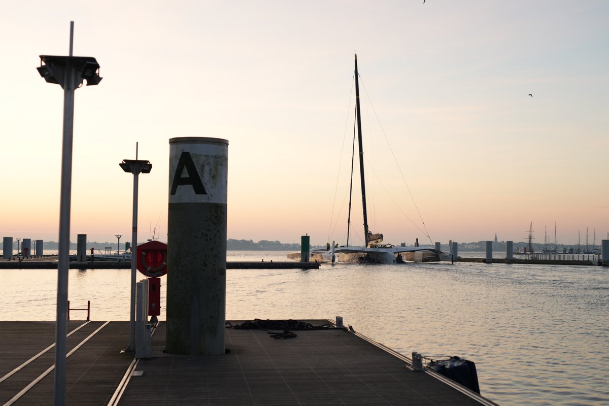 GitanaTeam's tweet image. 🔛 #TrophéeJulesVerne : le Maxi Edmond de Rothschild met le cap vers la ligne de départ !
En stand-by depuis fin décembre, les hommes du #GitanaTeam ont décidé de tenter leur chance même si la fenêtre météo s’avère atypique.

📲 bit.ly/3YFpW5O

📸 polaRYSE / Gitana S.A