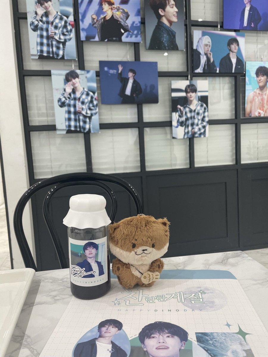 channari0211's tweet photo. 📍러빈허플라워카페
대봉투에 담아준 특전들도 마음에 들었고 병 모양도 넘 귀욥🤭벙거지모자쓴 찬이같아🫶
오늘도 럭드5등이지만 오히려좋아~포스터완성😎
입구주인냥도 귀엽고 혼자였지만 따뜻한 스탭분들 덕분에 잘 즐기다왔어요💙
#찬이의_찰나가모여_역사가_돼
#과거에도_앞으로도_영원히_빛날_찬 https://t.co/l8ksNidU1x