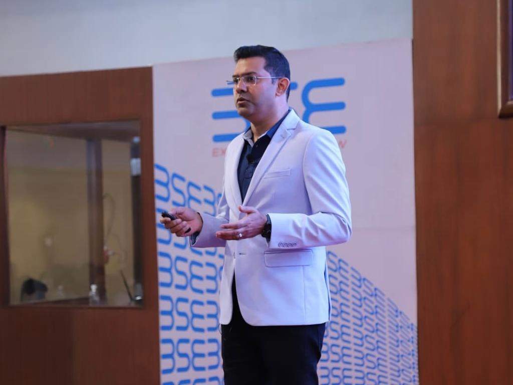 5paisa's tweet photo. Our CEO Mr. @PrakarshGagdani spoke at Day 2 of #OptionSyposium at BSE Mumbai today.
It was incredible to witness the crowd's enthusiasm!
#OptionsTrading #OptionsConvention #OptionsStrategy #FuturesandOptions https://t.co/viJ3c5x4nQ