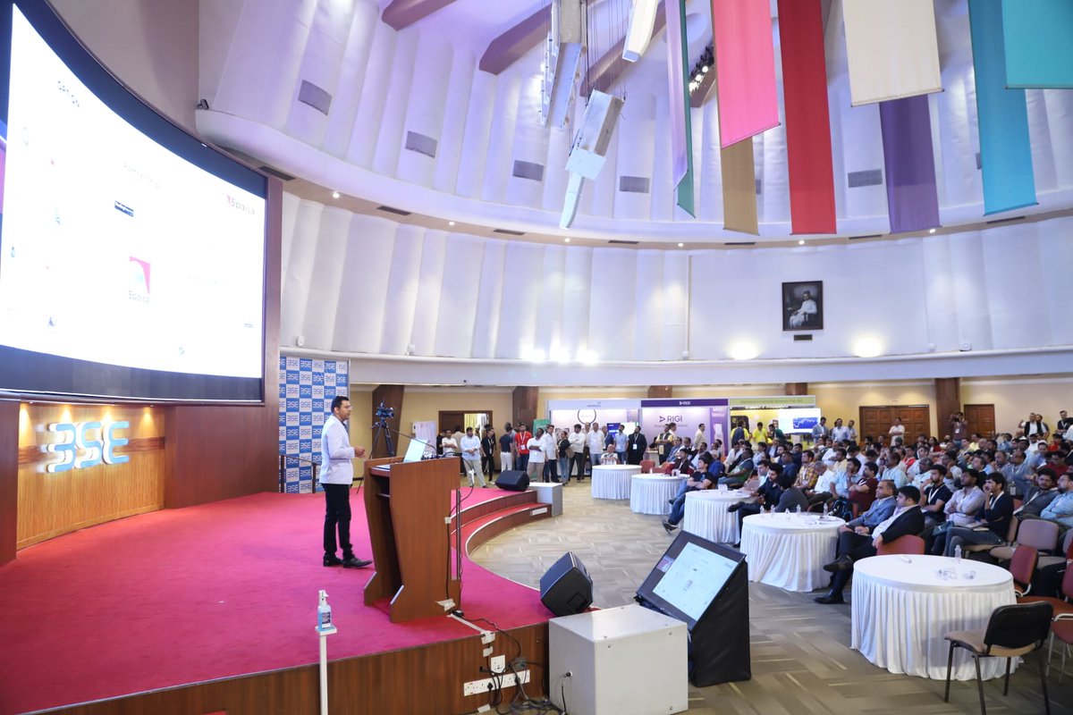 5paisa's tweet photo. Our CEO Mr. @PrakarshGagdani spoke at Day 2 of #OptionSyposium at BSE Mumbai today.
It was incredible to witness the crowd's enthusiasm!
#OptionsTrading #OptionsConvention #OptionsStrategy #FuturesandOptions https://t.co/viJ3c5x4nQ