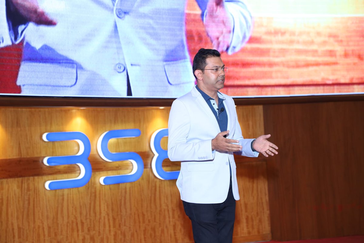 5paisa's tweet photo. Our CEO Mr. @PrakarshGagdani spoke at Day 2 of #OptionSyposium at BSE Mumbai today.
It was incredible to witness the crowd's enthusiasm!
#OptionsTrading #OptionsConvention #OptionsStrategy #FuturesandOptions https://t.co/viJ3c5x4nQ