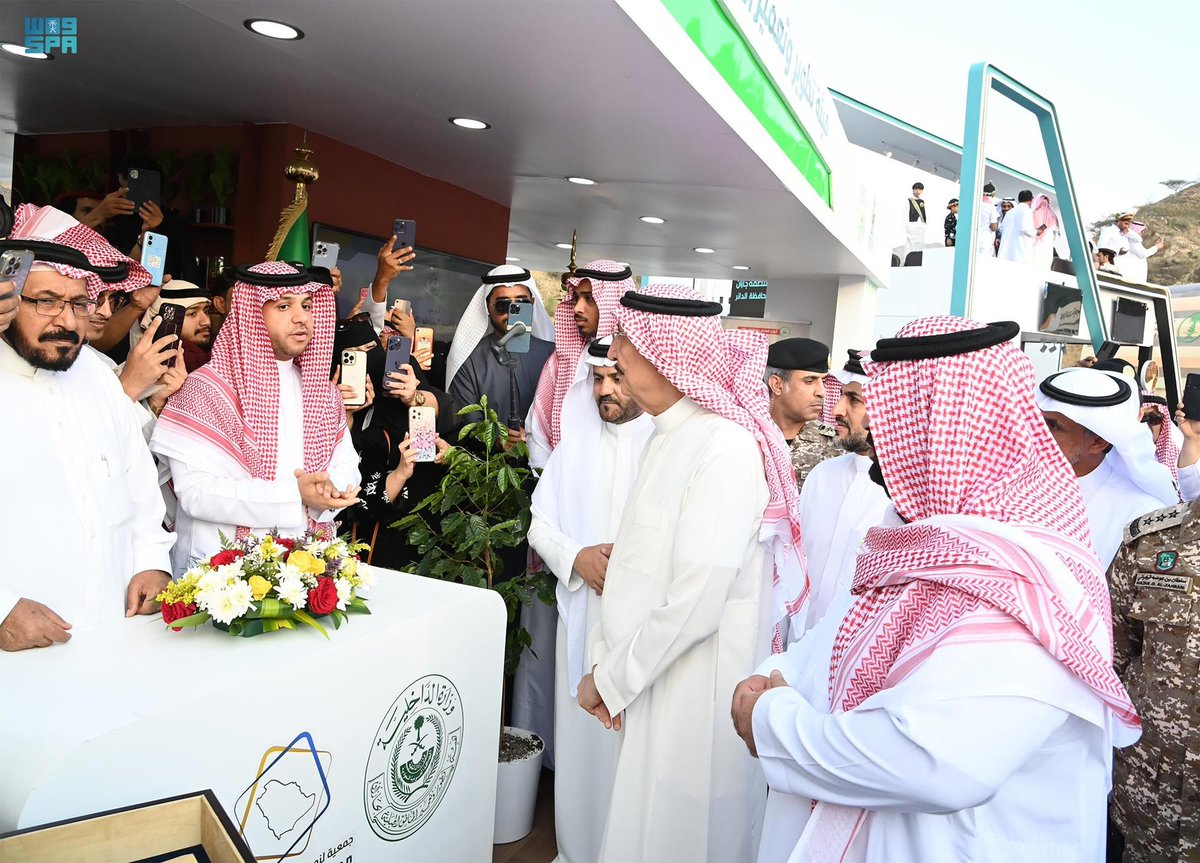 SPAqualitylife's tweet photo. سمو أمير منطقة جازان لجمعية "لزم" وهيئة تطوير المناطق الجبلية: تفعيل العمل التطوعي من الأولويات التي أعمل على ترسيخها بالمنطقة.
https://t.co/IN1dMdQXXa
#واس_جودة_الحياة https://t.co/IA4v3imli6