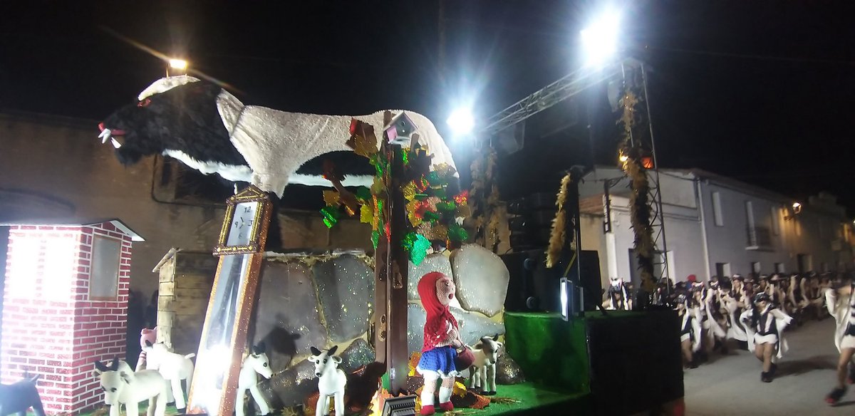 Les carrosses d'Olèrdola ja ballen a ritme de Carnaval al Penedès!!!