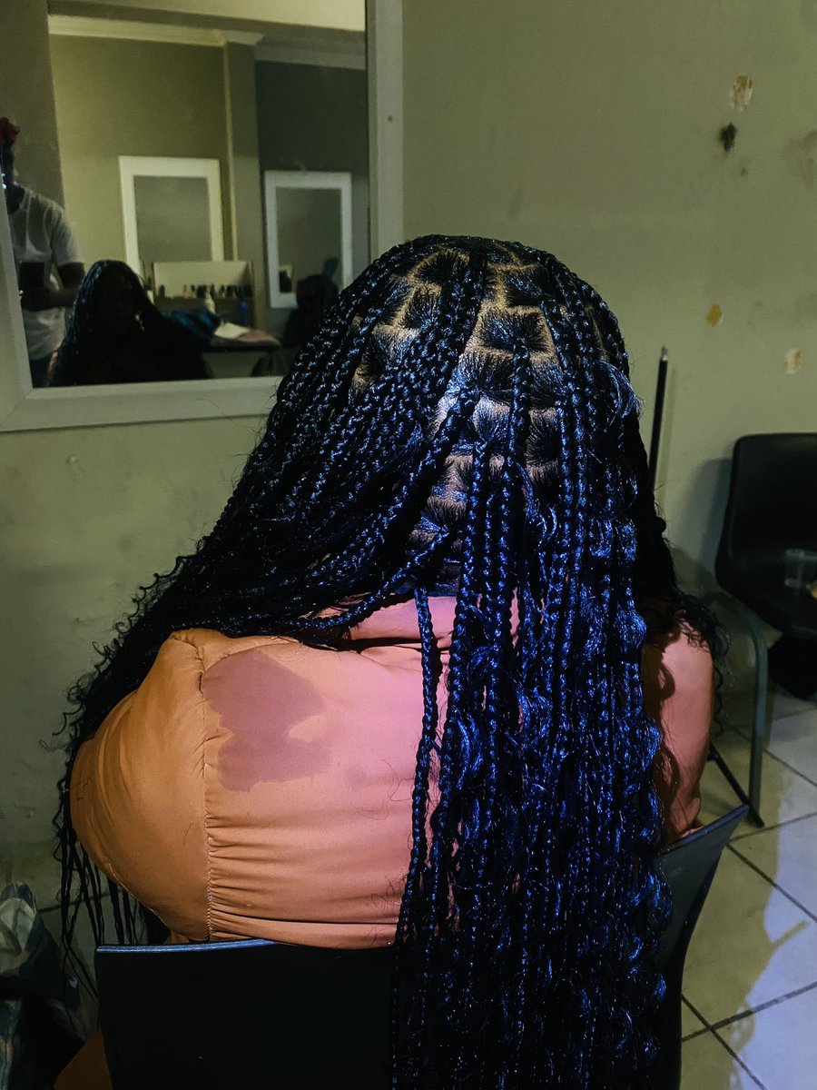TommyGal9's tweet photo. Hi ladies am Nimo I deal with knotless braids and etc am in Pretoria CBD
WhatsApp-0677748491 
#akaworldwide #prettygirls #BlueAiva𓃵 #KingsOfJoburg #knotlessbraids #pretoria #nimo https://t.co/o3XaTWbWtj