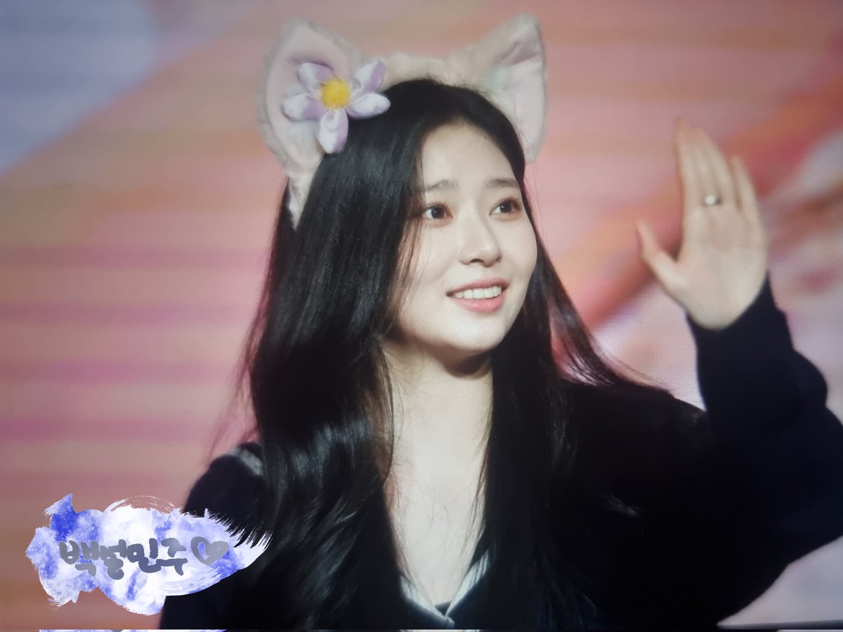 230212 프리뷰
#김민주 #キムミンジュ #KIMMINJU #김민주엔젤 

여우 귀 ㅜㅜ