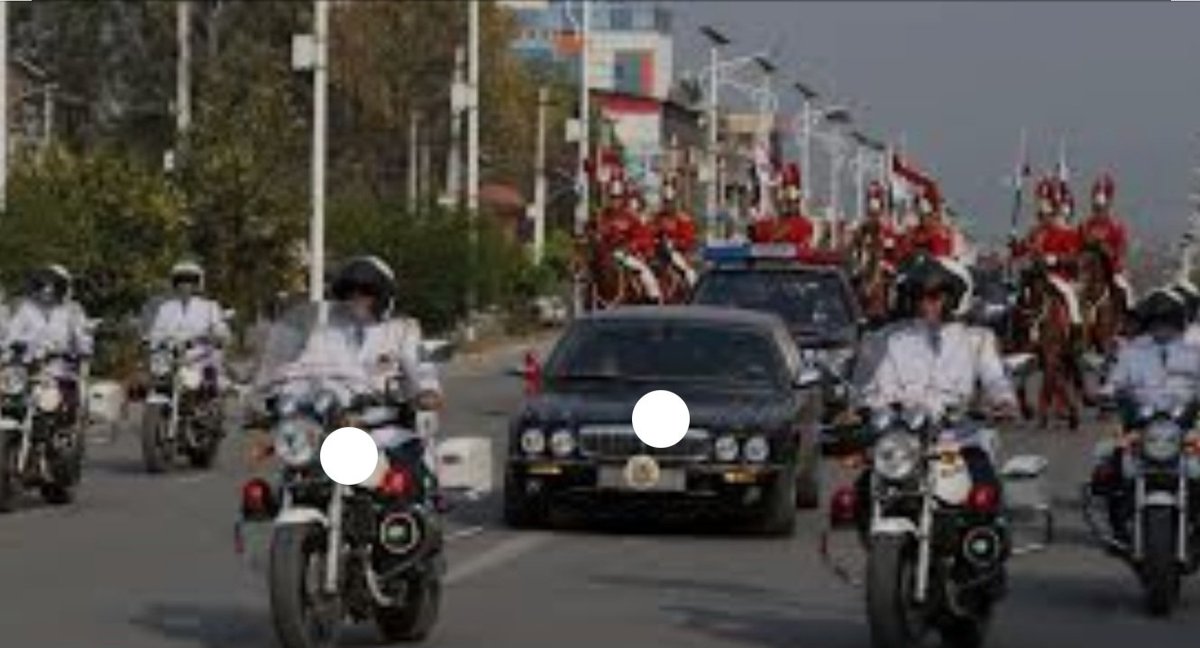 कसले भन्यो म २१ औं शताब्दीको गणतान्त्रिक नेपालको स्वतन्त्र नागरिक हुँ?
म त फगत राणा शासनको समयको मात्र एक प्रजा हुँ,
जो गणतान्त्रीक श्री ८ राजा महाराजाहरुको सवारिमा सडकमा हिडने अनुमती समेत नपाएर निरीह र लाचार सडक छेउमा उभिएको छ!