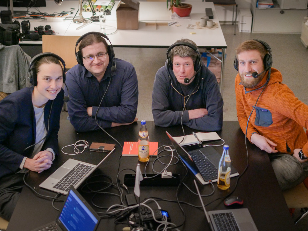 digiges_ch's tweet photo. 🎙️ In der 21. Folge vom @Netzpodcast sprechen @rahel_estermann, @joergmaeder, @flowuestholz und Kire über:

• Behördlicher Zugriff auf E-Mails
• Digitale Überwachungsmöglichkeiten der Polizei
• Keine Transparenz bei Zwangsmassnahmengerichten

https://t.co/zb50fqMpxE https://t.co/wikDc62Nt0