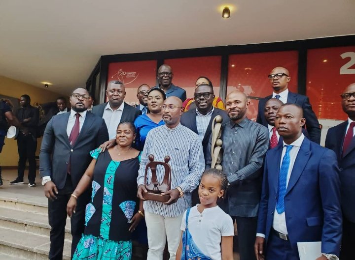michaelbakemba3's tweet photo. #RDC: Pour avoir organisé avec brio la visite du Pape François à Kinshasa, le Ministre Patrick Muyaya et le DG Jésus Noël Sheke primés par les professionnels des médias congolais.#ChangementDeNarratif Nos sincères félicitations ! https://t.co/84POjET01M