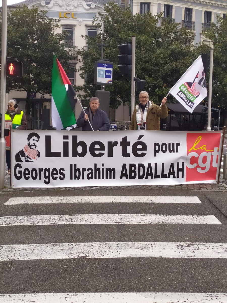 A Tarbes durant la #manif11fevrier, le Collectif 65 pour la libération de Georges Abdallah se mobilise en soutien au plus ancien prisonnier politique d'Europe.

#FreeGeorgesAbdallah