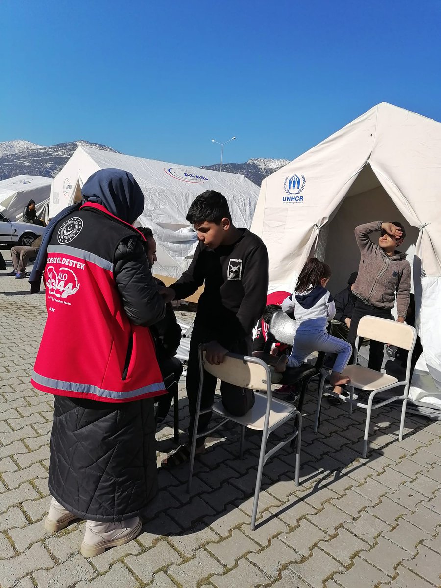 KarsValiligi's tweet photo. İlimizden deprem bölgesine görevli olarak gönderilen UMKE, AFAD, jandarma, emniyet, psikososyal, iş makinesi, teknik, sağlık... tüm ekiplerimiz, çalışmalarına özveriyle devam ediyor. 

Deprem bölgesinde görev yapan tüm ekiplerimize kolaylıklar diliyoruz.

@valiturkeroksuz https://t.co/COTg0khJYx