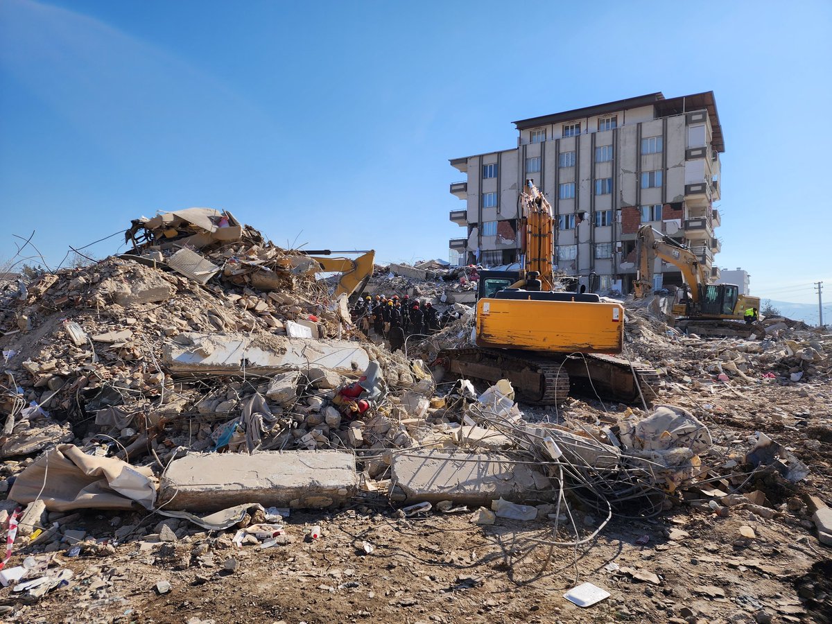 A moment of silence at the epicenter of the first quake in Nurdagi, rescuers thought they heard a sign of life, our hearts stop, hopes rise, but no one ultimately found. 💔