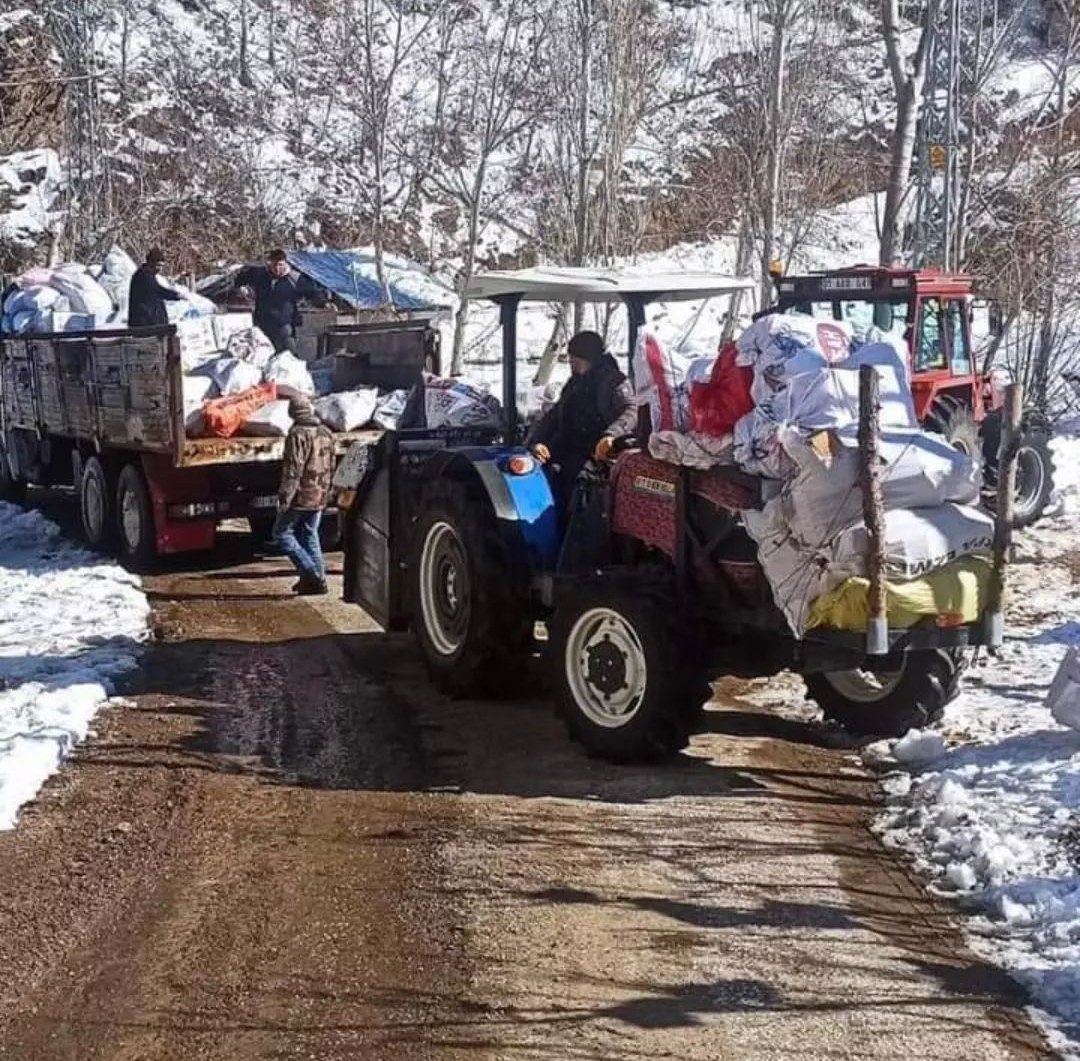 nocontextmersin's tweet photo. Efendiler! Gidip Toros dağlarına bakınız; eğer orada bir tek Yörük çadırı görürseniz ve o çadırda bir duman tütüyorsa, şunu çok iyi biliniz ki bu dünyada hiçbir güç ve kuvvet asla Türk'ü yenemez.

Mustafa Kemal Atatürk... https://t.co/Zkk8tttUCn