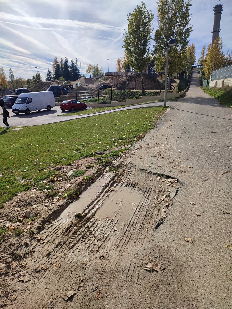 pcarro76's tweet photo. @3CantinoFurioso @javierjuarez80 Y más aún cuando el 80% de las obras las hace la empresa donde trabaja su #Hermanisima y tienen barra libre para las chapuzas y todo son privilegios para ellos

 Y sin que pase nada

 #TresCantos quiere cambiar estas inercias https://t.co/xYT8opV6mN