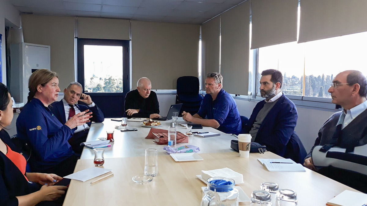 ShelterBox's tweet photo. Our response team recently met with @Rotary in Istanbul to discuss logistical challenges.

Travel restrictions &amp; damaged roads is making it difficult to access affected areas in Türkiye &amp; Syria. We know working with #Rotary will be vital to reach as many people as we can. https://t.co/qX6OYp3gFH