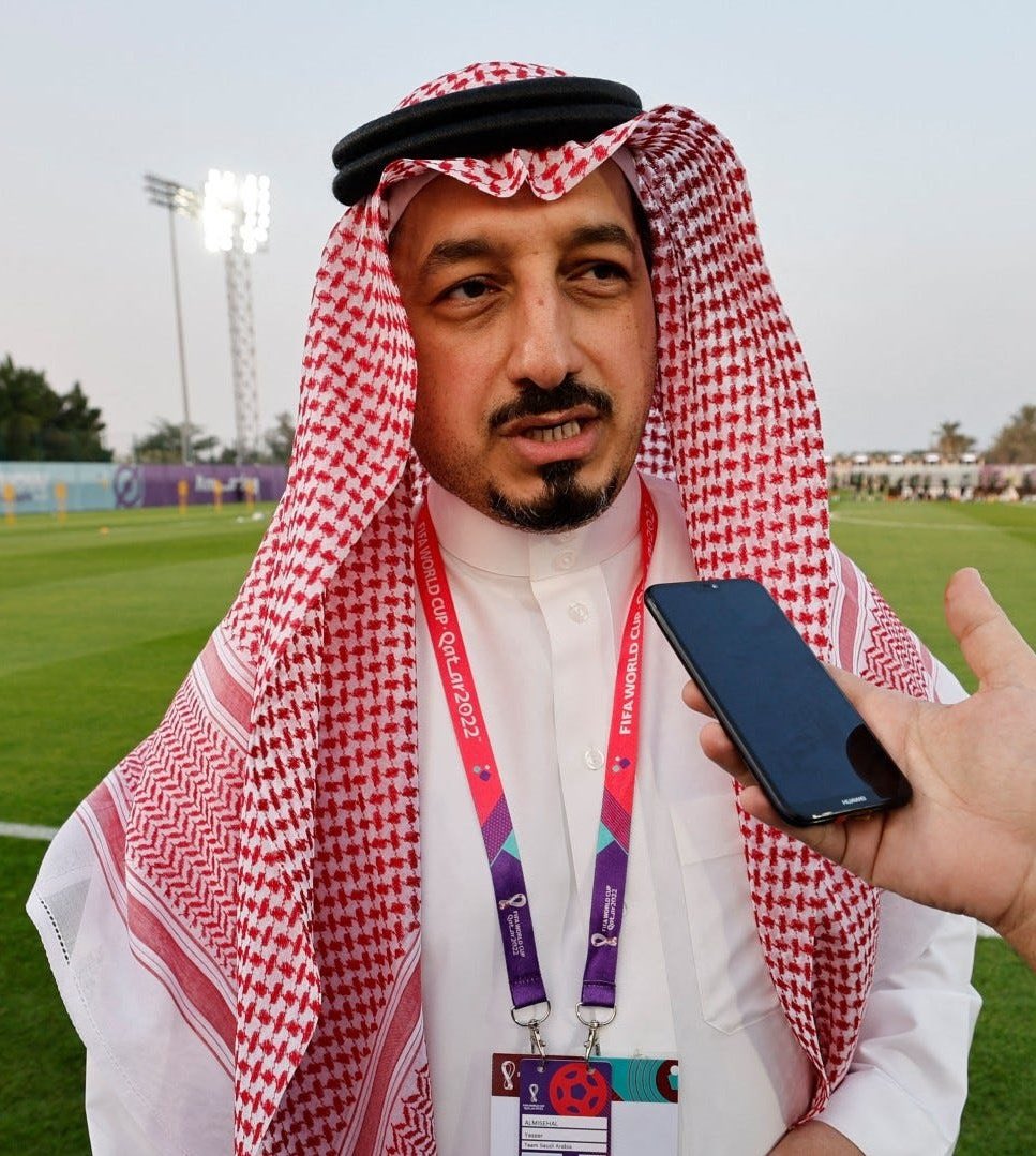 yusef44761270's tweet photo. الوظيفة : رئيس الاتحاد السعودي لكرة القدم 

الحقيقة: شيال بشت ابن نافل 
#ياسر_المسحل https://t.co/X59Z3X27XV