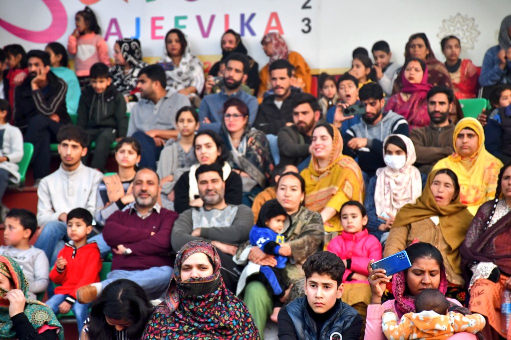 JK_NRLM's tweet photo. SARAS Ajeevika Mela Jammu 2023,An initiative by JKRLM; 
Visit to see the best talent from across the country &amp;support them by buying artistic creations.
Venue: Aquaplex crown Bagh-e-Bahu Jammu. @OfficeOfLGJandK @indukanwal @mopr_goi @mandeep082 @DAY_NRLM @diprjk @timesofindia https://t.co/S19ajLj0JV