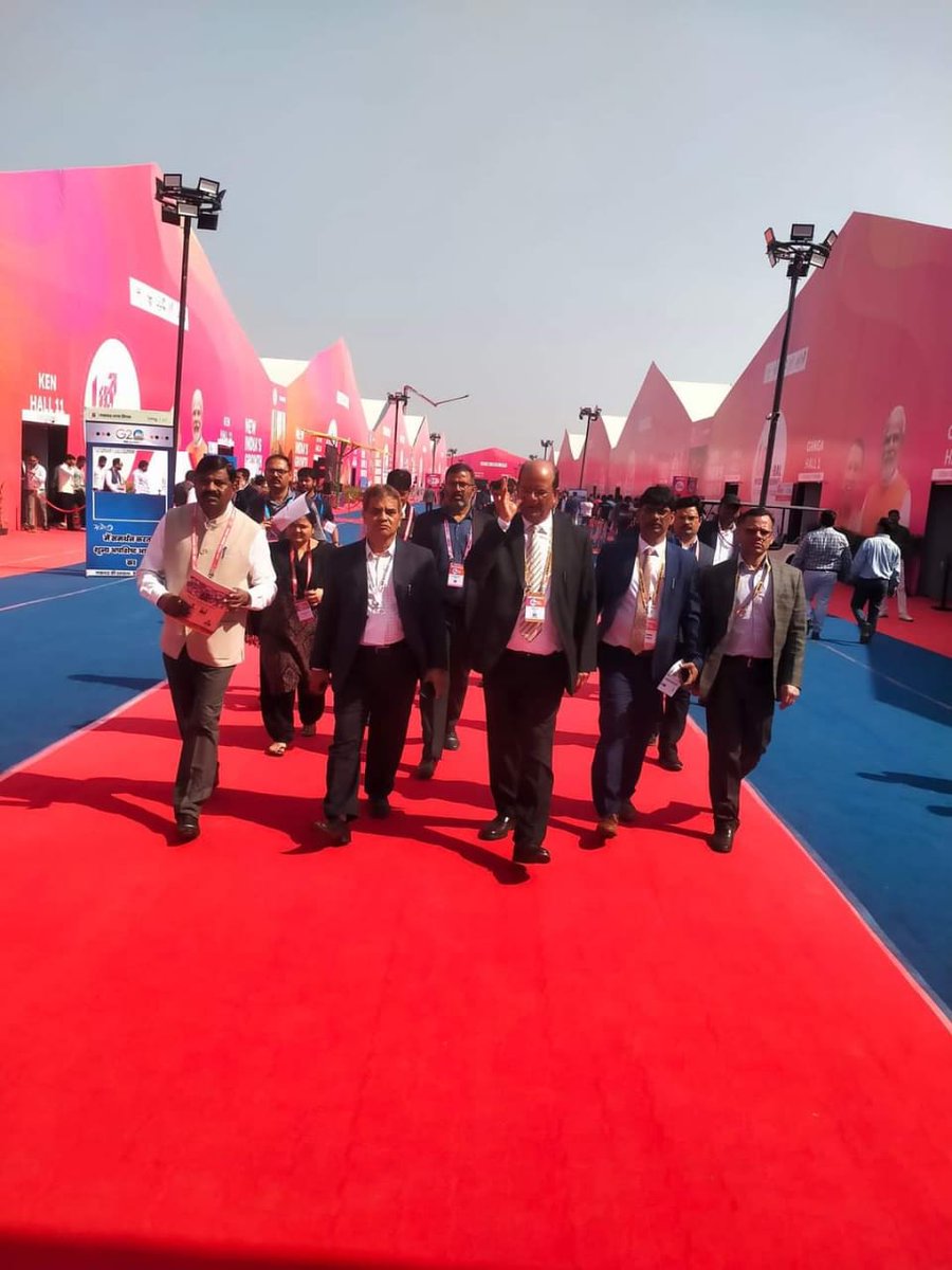 यूपी इन्वेस्टर सम्मिट 2023 में आयोजित प्रदर्शनी में दिव्यांगजन सशक्तिकरण विभाग द्वारा  दिव्यांगजन के उत्थान शिक्षा व कौशल विकास के क्षेत्र में प्रदर्शन किया गया