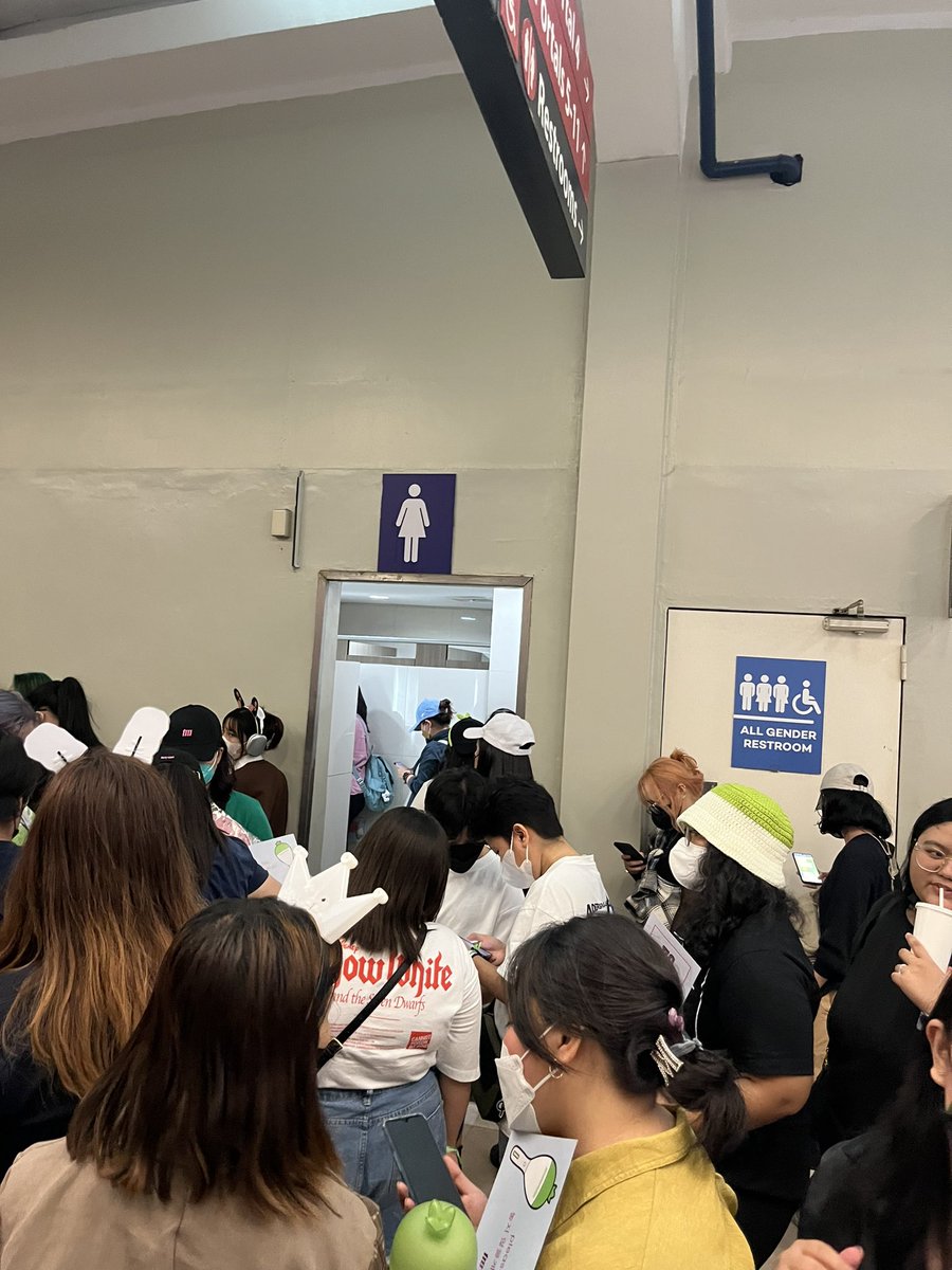 coffee_ot4mmm's tweet photo. Live in Araneta

When the fans are 97% women. 😭🥰🙀 https://t.co/tuWKOeeRAp