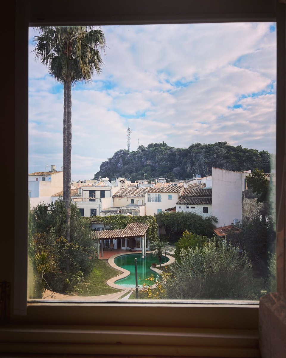 Matthewbarbados's tweet photo. Late night walking &amp; early morning window gazing #travelphotography #photography @LovePollensa #travel https://t.co/iGEfogrQWj