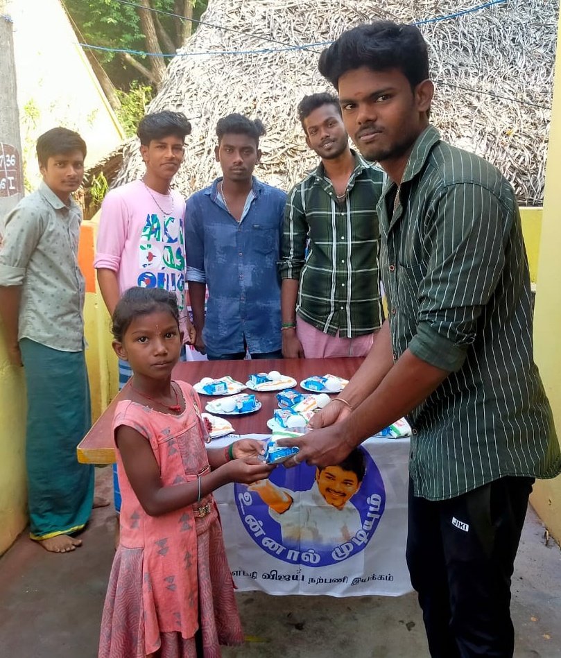 TCRVMI's tweet photo. 12/02/2023
வாரம் : 09
தளபதி அவர்களின் உத்தரவின்படி,
தஞ்சை மாவட்ட திருவிடைமருதூர் ஒன்றிய தொண்டரணி #திருச்சேறை #தளபதி_விஜய்_மக்கள்_இயக்கம் தலைமை சார்பாக,
இன்று விலையில்லா #ரொட்டி_பால்_முட்டை வழங்கும் திட்டம் மூலம் குழந்தைகளுக்கு வழங்கப்பட்டது. https://t.co/L75IyPztl8