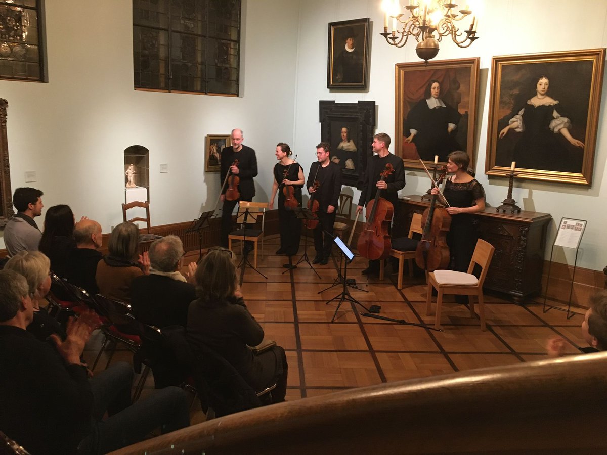 What an incredibly special #Schubert Quintet! Surrounded by amazing art and a wonderful audience, this has been another highlight of our #SIGNUMopenspace project. Thank you <a href="/TanjaTetzlaff/">Tanja Tetzlaff</a> and luthier Stefan-Peter Greiner for making this an unforgettable evening! #bremen