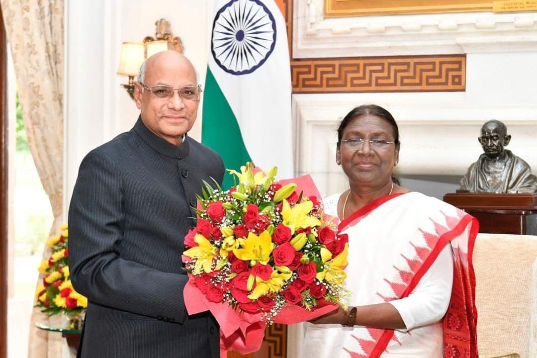 shekhar_mundada's tweet image. महाराष्ट्राचे राज्यपाल म्हणून मा.श्री. रमेश बैस यांची नियुक्ती झाल्याबद्दल हार्दिक अभिनंदन आणि पुढील वाटचालीसाठी मन:पूर्वक शुभेच्छा. मा. बैस यांची अनुभवसंपन्न कारकिर्द राज्याच्या विकासासाठी लाभदायी ठरेल, हा विश्वास आहे. 

#Ramesh #Bais 

@maha_governor 
@PMOIndia