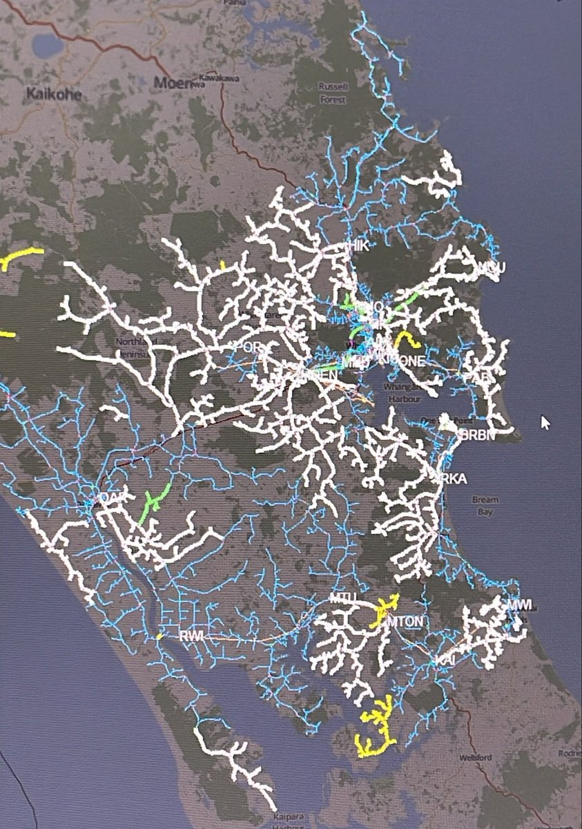 The wind continues to batter us, we now have 22,500 customers without power. Stay safe and stay dry. 🧡