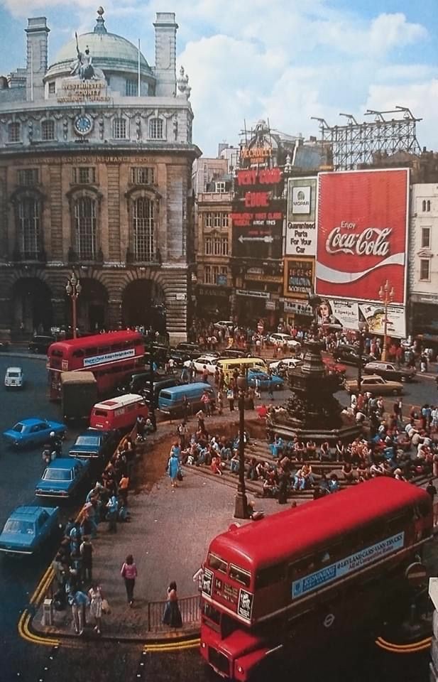 Piccadilly Circus, 1976.

#Piccadillycircus #Britishhistory #london