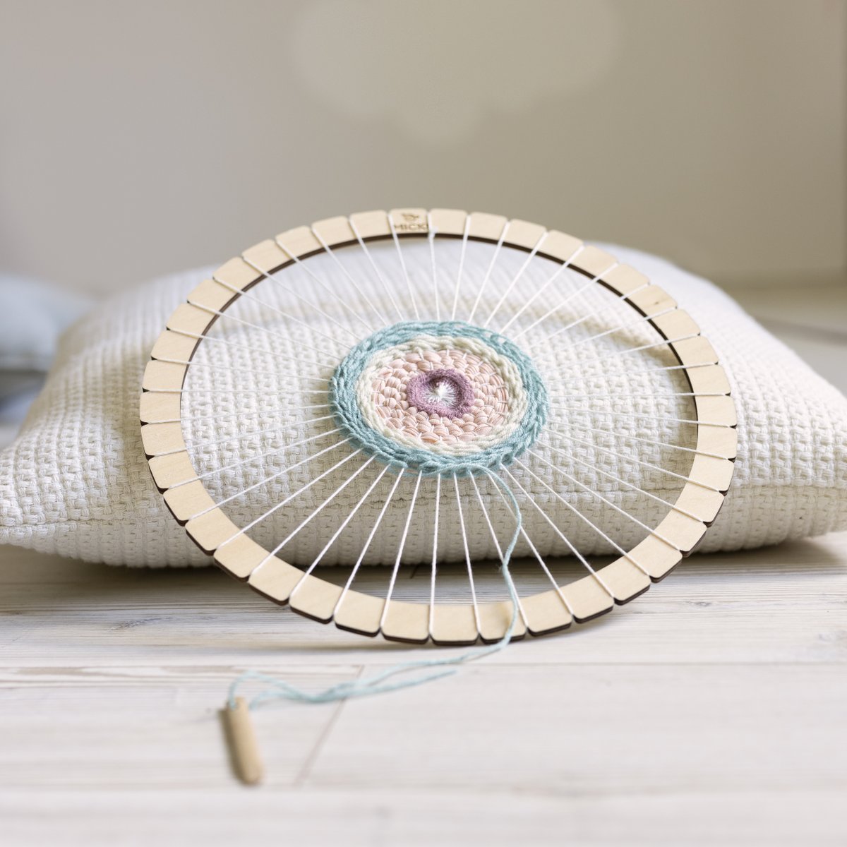 Axis_Toys's tweet photo. Weaving frames are a great weekend activity to help spark your littles one's creativity 🧶 🧵 

It's also a great bonding activity for both parent and child  🤩 https://t.co/SzX6ajPswR https://t.co/31TGSxx7vd
