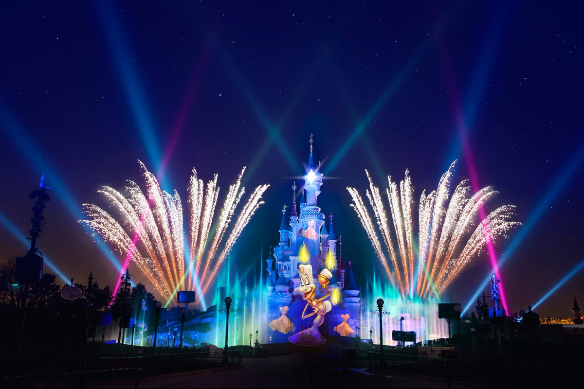 DisneyParis_EN's tweet photo. Many of you have been asking us to bring it back...and your wish is our command! Our iconic Disney Dreams! nighttime spectacular is making its return in exactly 2 months’ time! How excited are you: 🤩<😱<🤯? #DisneylandParis30 https://t.co/C3CvK00aFc