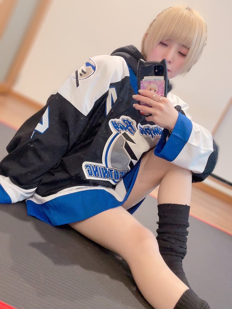 Lily_1104_'s tweet photo. 青×白×オーバーサイズ https://t.co/DABKkz2Pqh