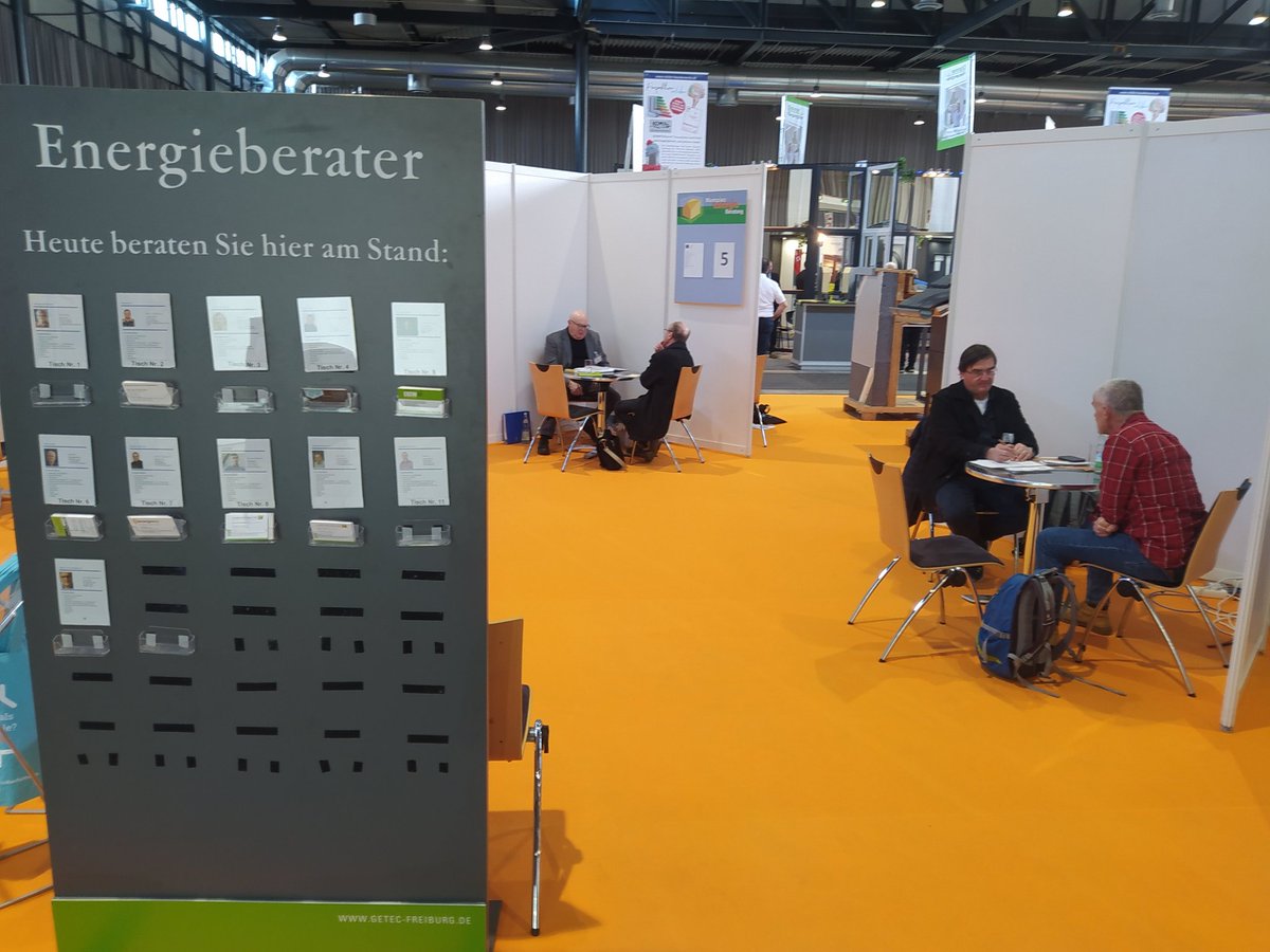 Tag 3 der GETEC läuft. Der Marktplatz #Energieberatung war die vergangenen zwei Tage gut besetzt. Sie planen #Hausbau oder #Sanierung? Dann können Sie sich noch bis heute Abend kostenlos auf der #GETEC beraten lassen. Spontane Anmeldung vor Ort möglich!