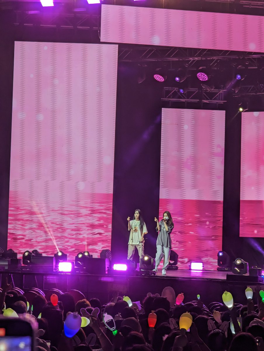 DonaSGalindo's tweet photo. Soundcheck 🫶🥺

#MAMAMOOinPH #MYCONinMNL https://t.co/kFXCR7Qjws