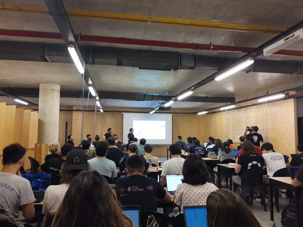 CESS_Storage's tweet image. So excited to be there to meet with so many blockchain enthusiasts and get to exchange great ideas! @PolkadotArgenta @Polkadot #PolkadotBlockchainAcademy