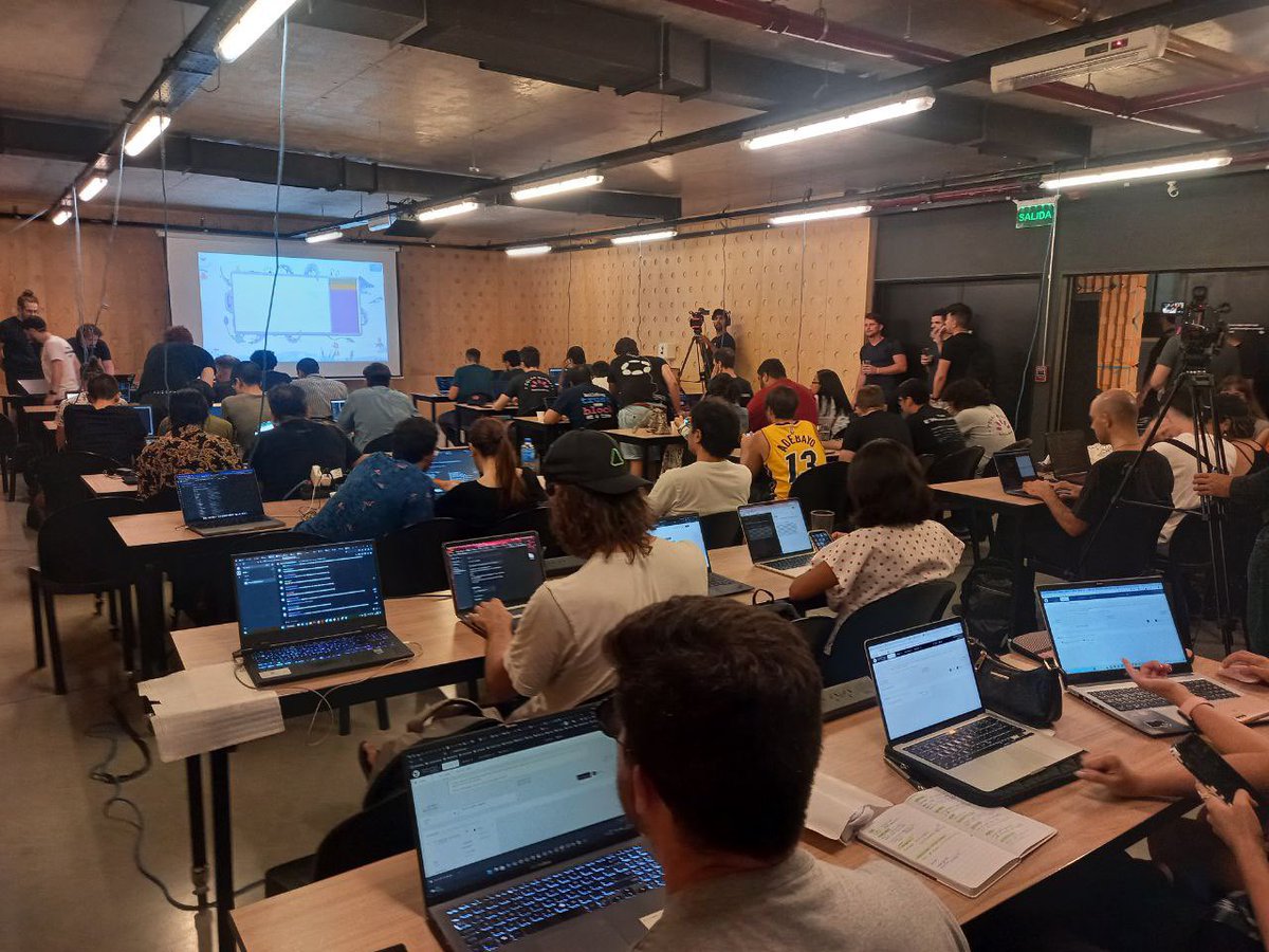 CESS_Storage's tweet image. So excited to be there to meet with so many blockchain enthusiasts and get to exchange great ideas! @PolkadotArgenta @Polkadot #PolkadotBlockchainAcademy