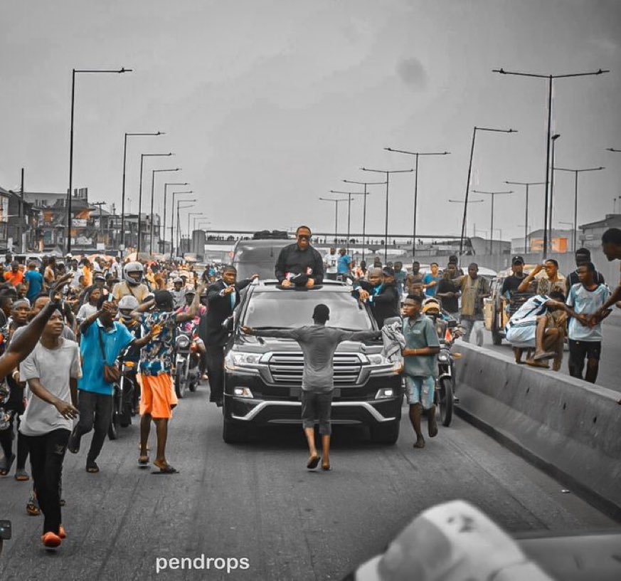 DocOmeiza's tweet photo. Ina gu morin
We don wake
Na papa God run ahn gi us
Meanwhile This picture speaks more than a thousand words.
#Lagos4LP
#LagosForLP
#ObiDattiInLagos https://t.co/WL4ERza56W