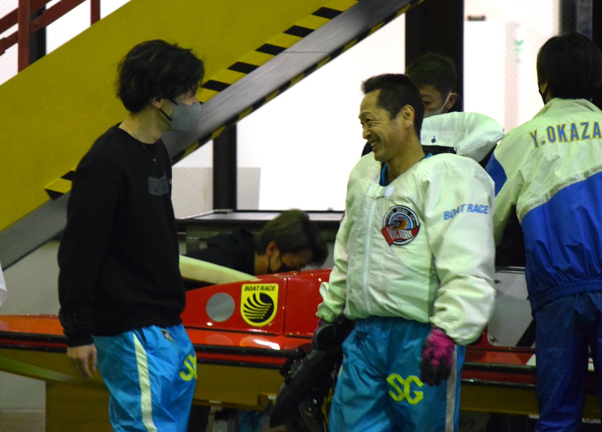 sponichiboat's tweet photo. 【＃ボートレース若松 ＃九州地区選手権 初日】
 ６Rで ＃田頭実 が逃げて史上36人目となる通算『２５００勝』を達成した。ピットへ引き揚げてくると周りからたくさんの祝福を受けた。「ホッとしています。１走１走頑張るだけです」。現在はF２となっているが、スタート野郎にそんなことは関係ない。 https://t.co/Rkbw2EVAO1